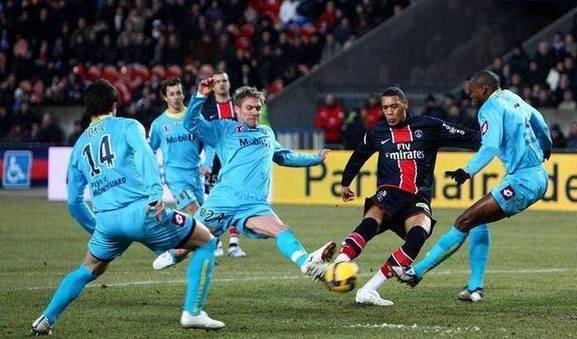 法甲保级生死斗!巴黎FC主场战欧塞尔,谁能抢下救命3分?