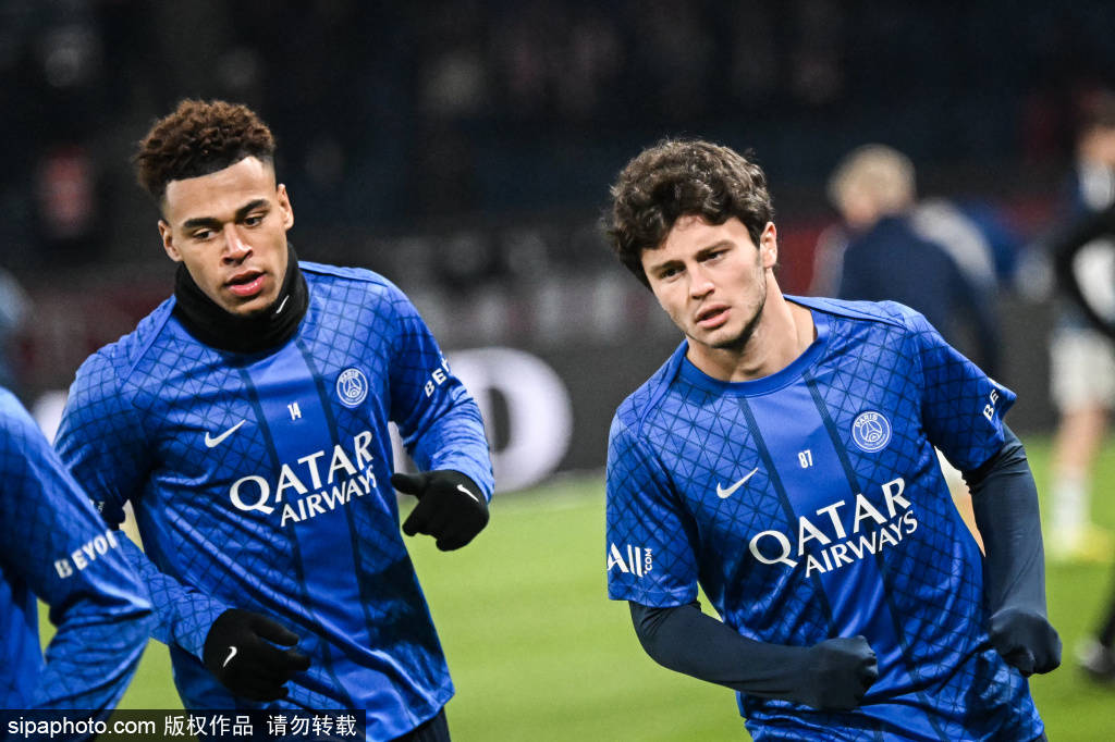 法甲第17轮:巴黎圣日耳曼2-1巴黎FC距榜首1分 杜埃破门登贝莱建功